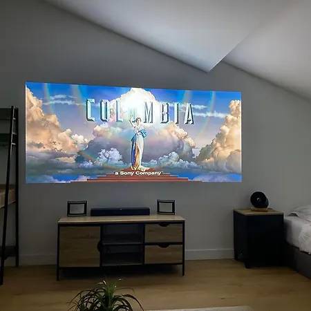 Apartment Cineloft Gare, Cinema, Ps5, Air Conditioning, Massage, Netflix, Prime Video *
