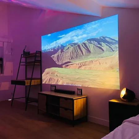 Cineloft Gare, Cinema, Ps5, Air Conditioning, Massage, Netflix, Prime Video Apartment Poitiers